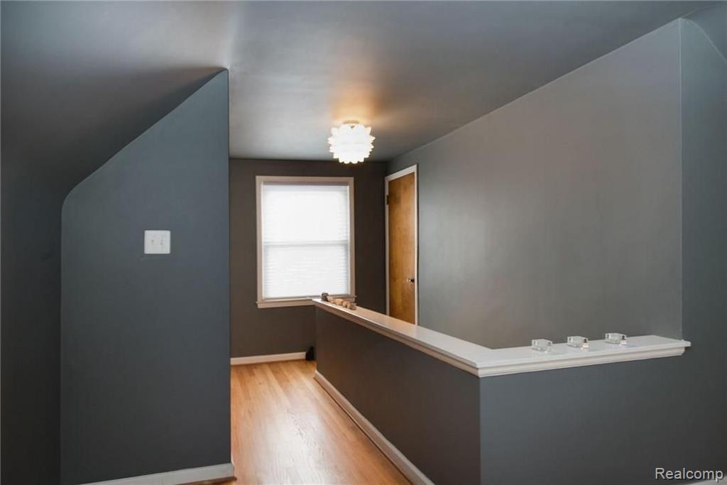 2024 Rosemont Road Berkley, MI 48072 - Photo 21 of 34