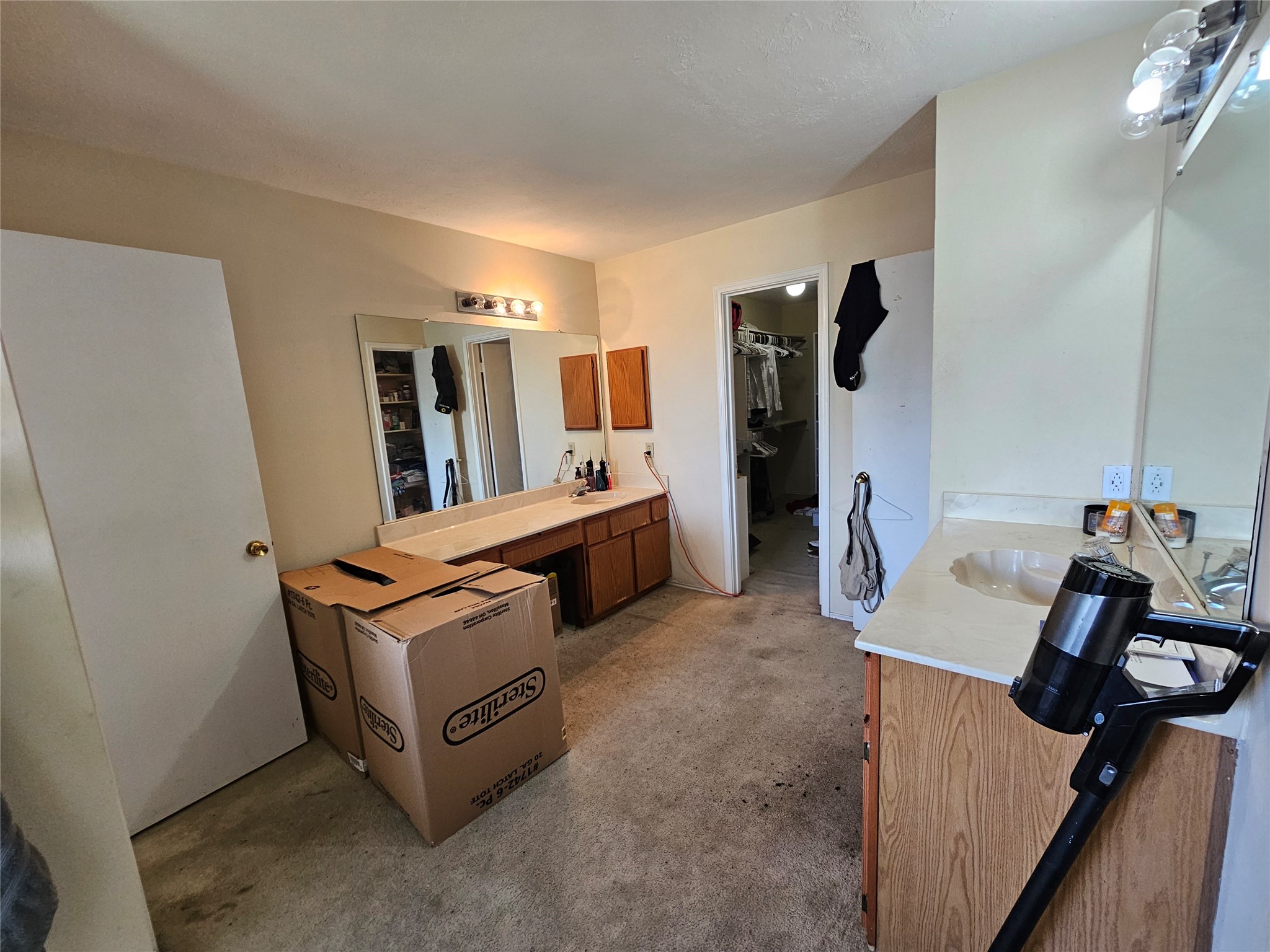 13615 Repa Lane Houston, TX 77014 - Photo 17 of 30 a view of room with furniture and air conditioner