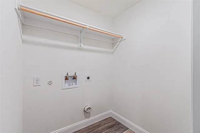 $365,000 | 2976 Mark Twain Drive, Farmers Branch, TX 75234