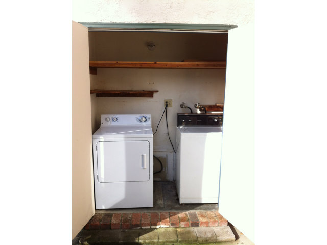 1231 Terra Nova Boulevard Pacifica, CA 94044 - Photo 17 of 18 a utility room with dryer and washer