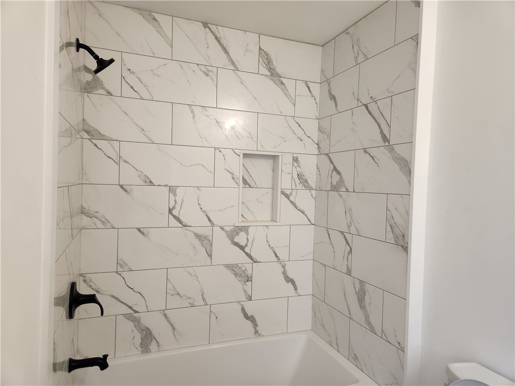 1284 Boston Neck Road Saunderstown, RI 02874 - Photo 16 of 24