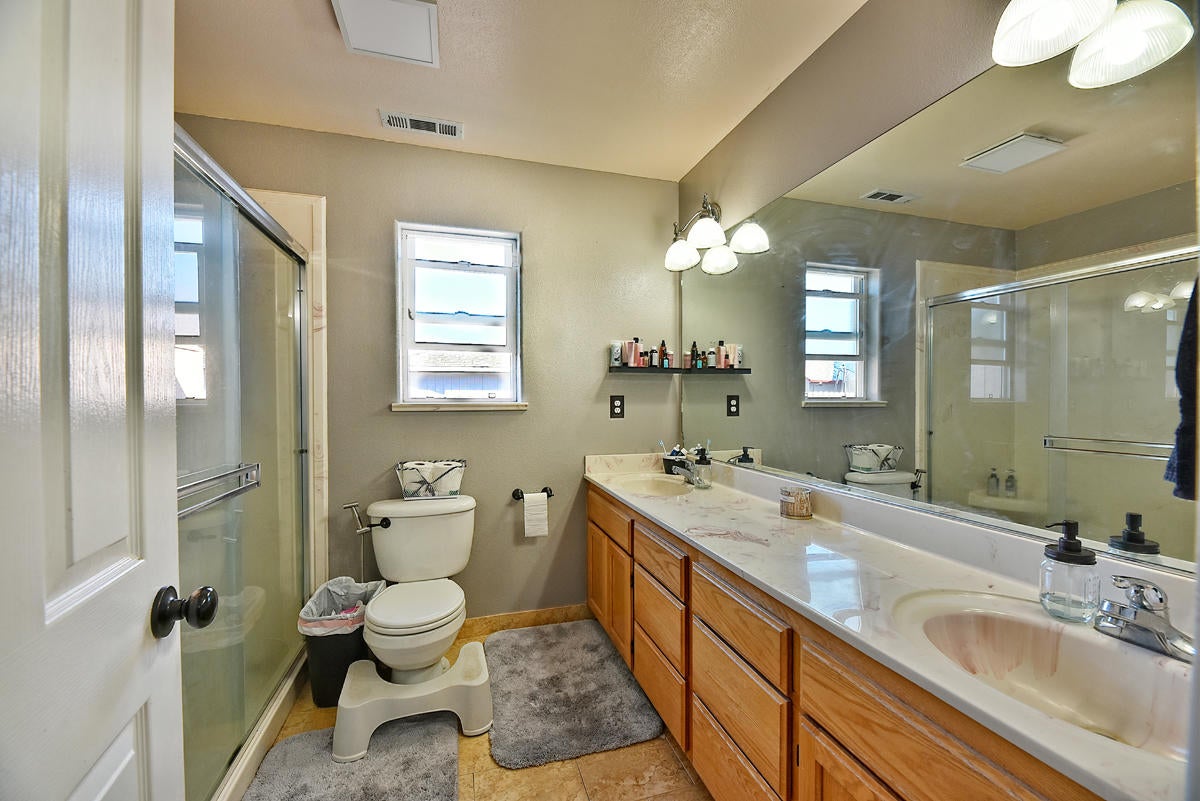 2628 Rabun Way Central Point, OR 97502 - Photo 11 of 19 9