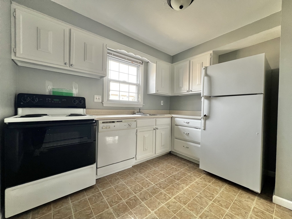 540 Granby Road, Unit 76B South Hadley, MA 01075 - Photo 3 of 15