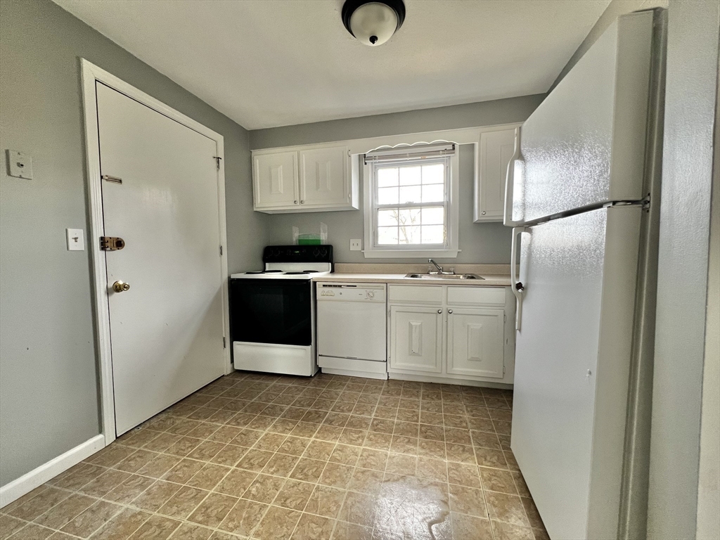 540 Granby Road, Unit 76B South Hadley, MA 01075 - Photo 7 of 15