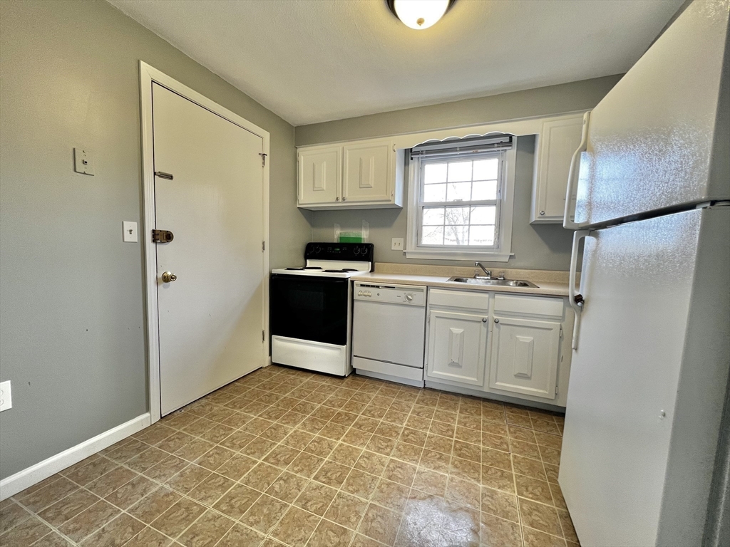 540 Granby Road, Unit 76B South Hadley, MA 01075 - Photo 9 of 15