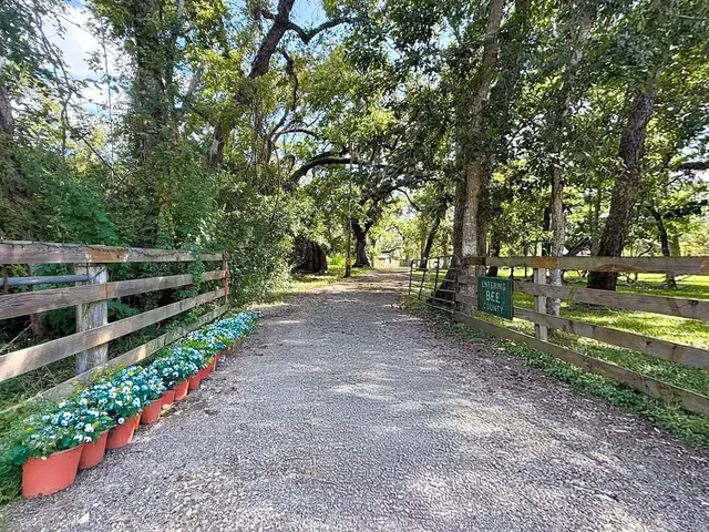 $160,000 | 209 River Road, Angleton, TX 77515