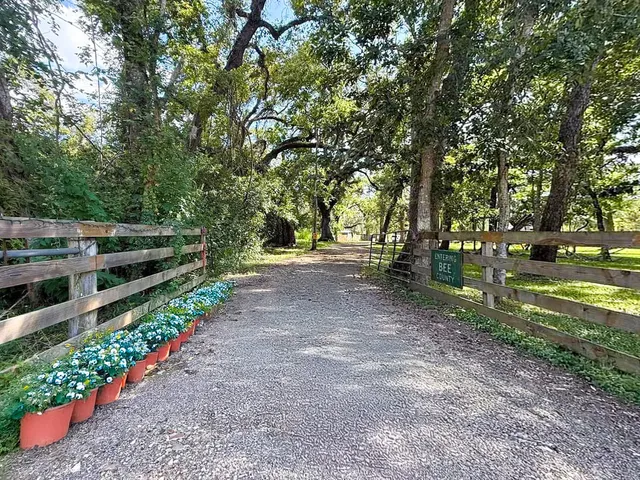 $160,000 | 209 River Road, Angleton, TX 77515