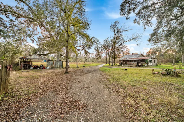 $160,000 | 209 River Road, Angleton, TX 77515
