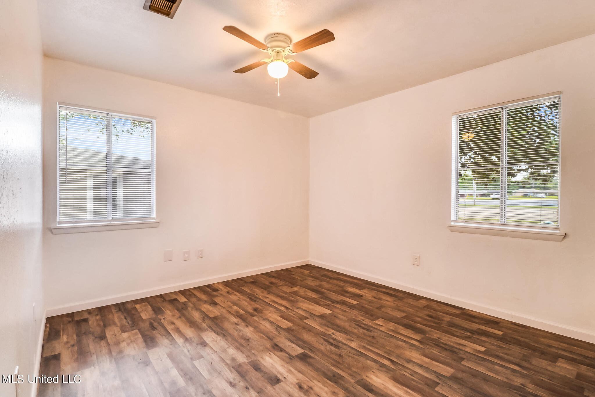 15085 Dedeaux Road Gulfport, MS 39503 - Photo 11 of 16 11
