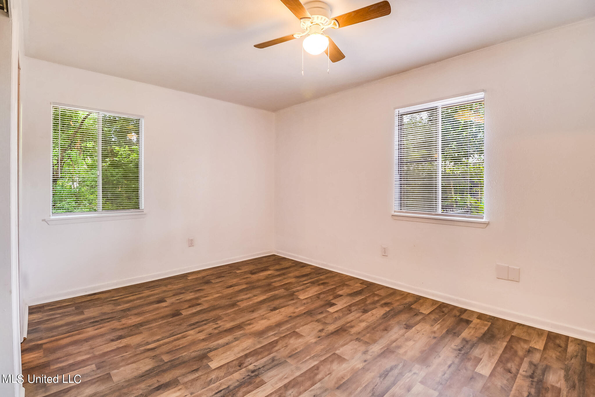 15085 Dedeaux Road Gulfport, MS 39503 - Photo 14 of 16 14