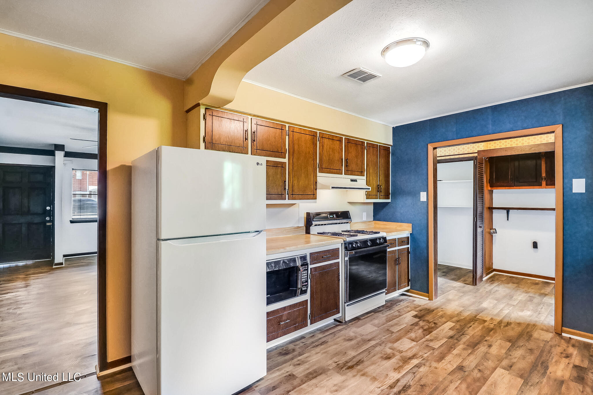 15085 Dedeaux Road Gulfport, MS 39503 - Photo 3 of 16 3