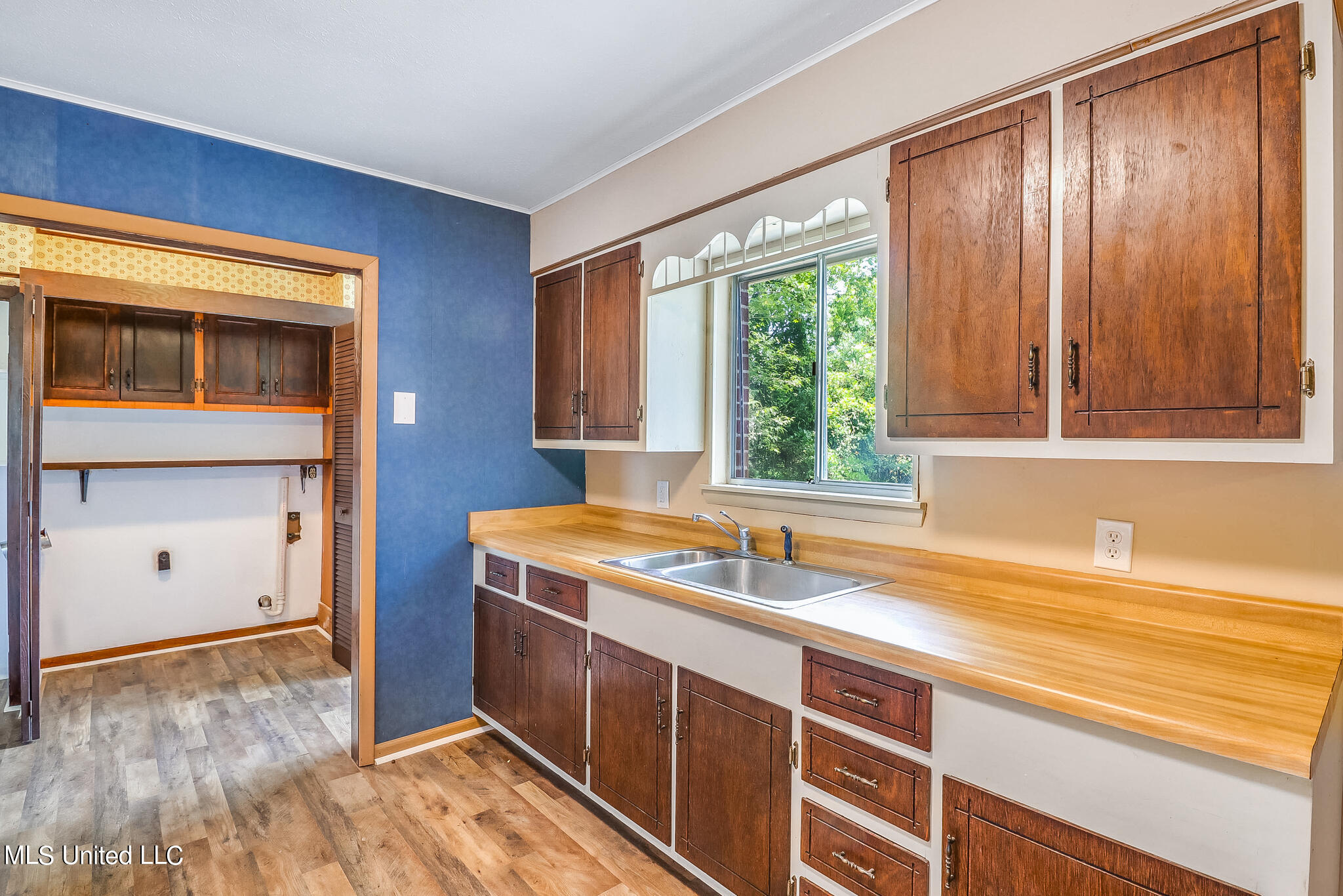 15085 Dedeaux Road Gulfport, MS 39503 - Photo 5 of 16 5