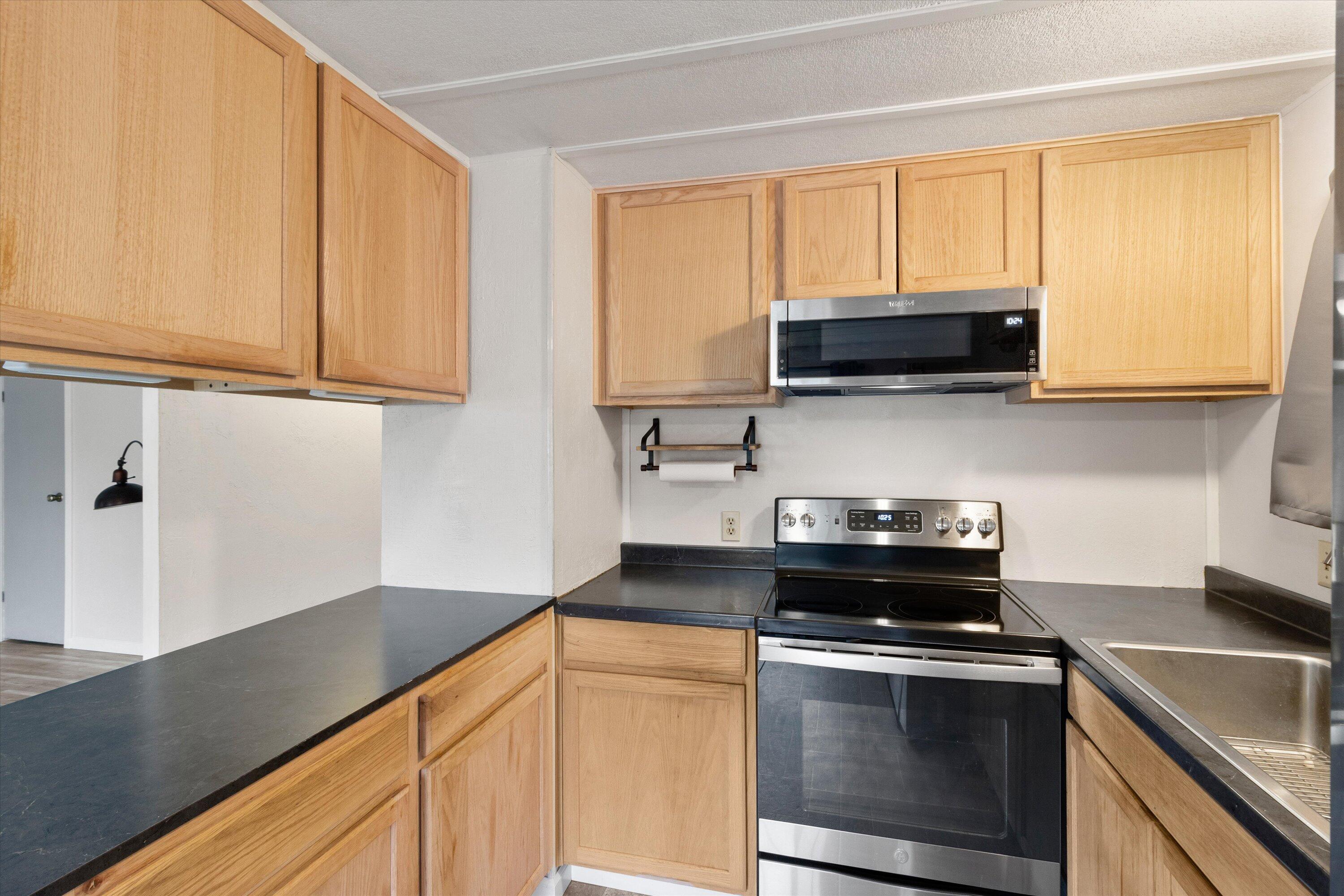 2252 Table Rock Road, Unit 9 Medford, OR 97501 - Photo 12 of 27 12-2252 Table Rock Rd #9-12