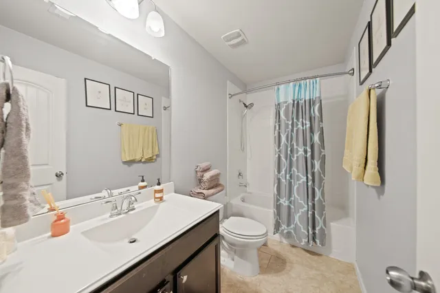 $445,000 | 2725 MerlÃn Lane, Pearland, TX 77581