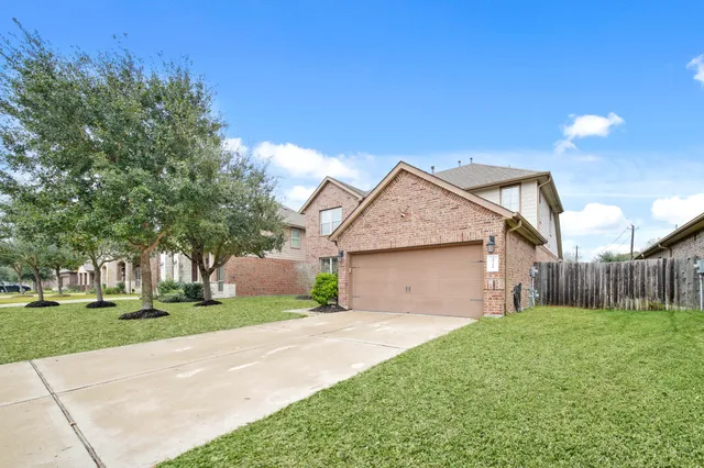 $445,000 | 2725 MerlÃn Lane, Pearland, TX 77581