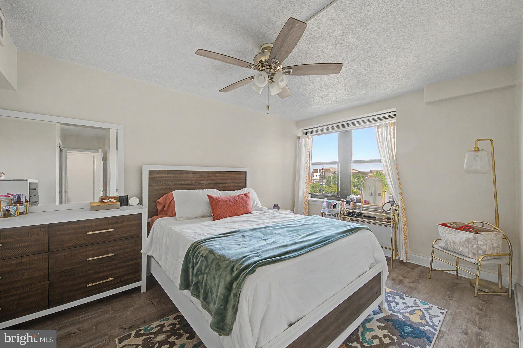 101 South Raleigh Avenue Atlantic City, NJ 08401 - Photo 21 of 26 Bright and airy bedroom retreat.