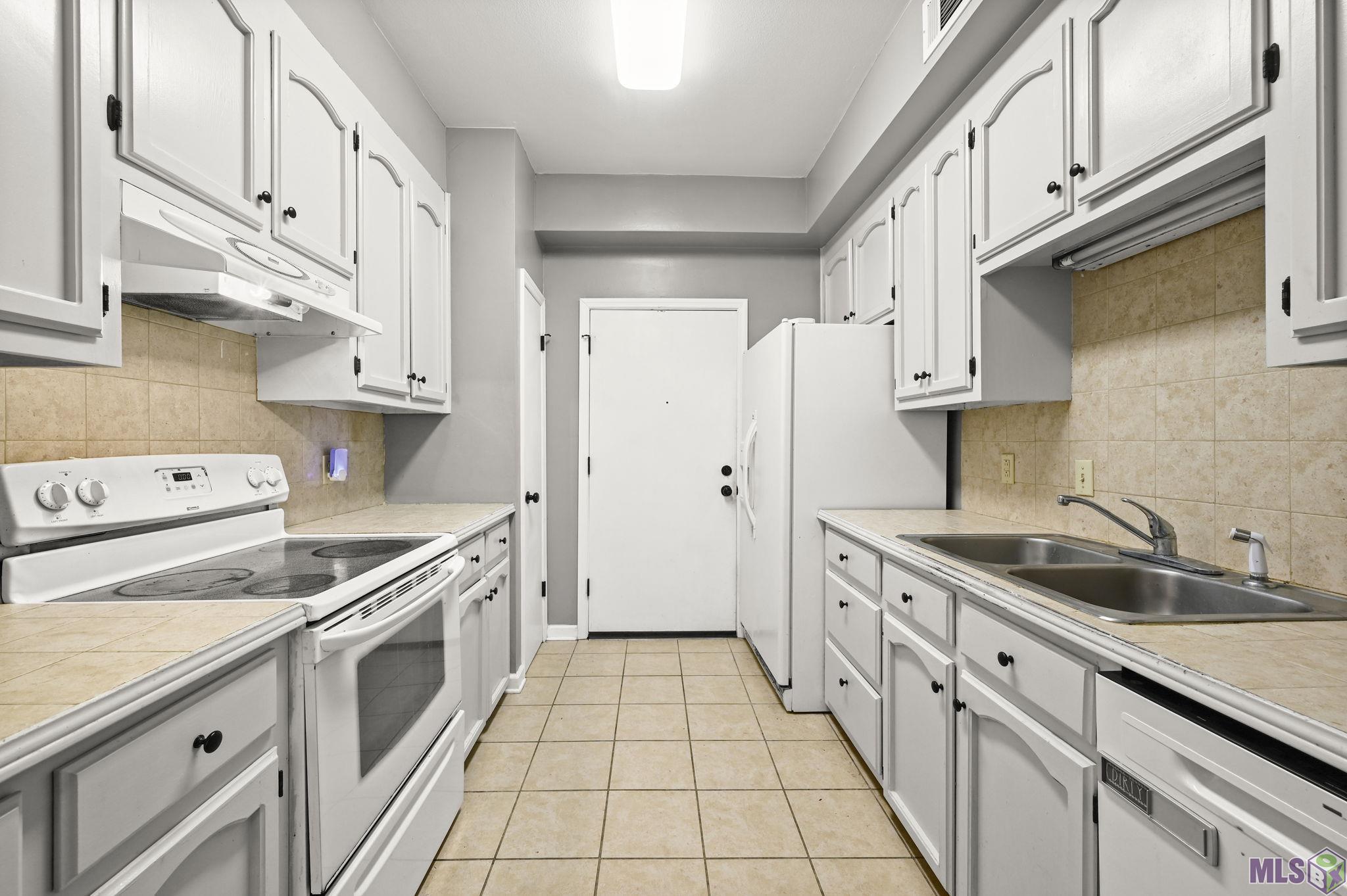 1867 Stonegate Court Baton Rouge, LA 70815 - Photo 6 of 14