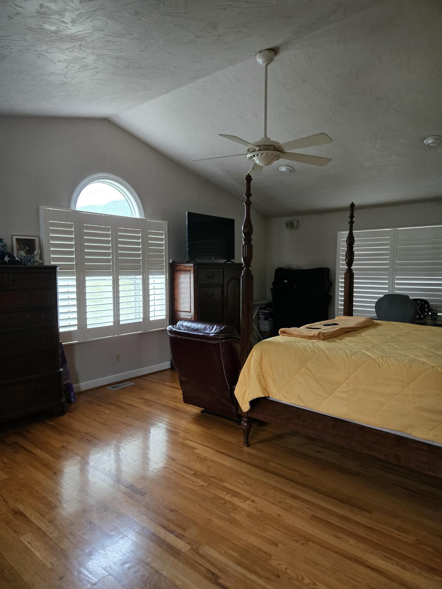 8146 Williamson Road Roanoke, VA 24019 - Photo 15 of 27 MASTER BEDROOM