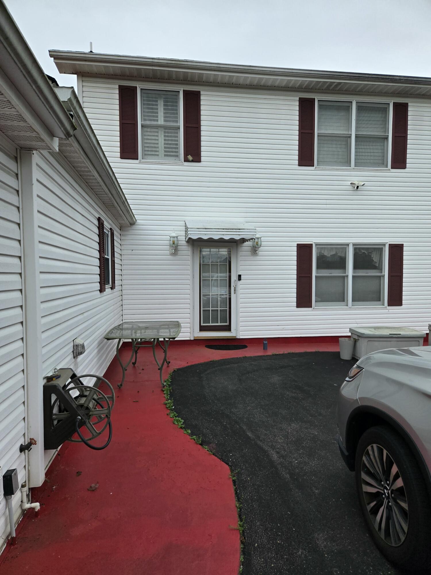 8146 Williamson Road Roanoke, VA 24019 - Photo 20 of 27 a view of a house with backyard and sitting area