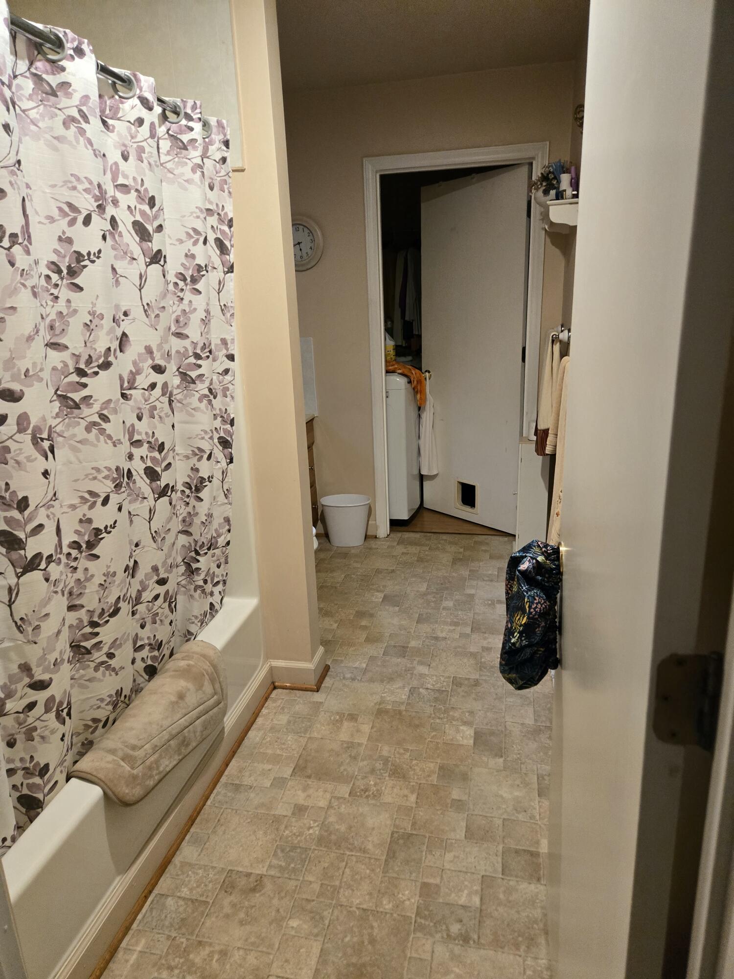 8146 Williamson Road Roanoke, VA 24019 - Photo 9 of 27 a bathroom with a shower