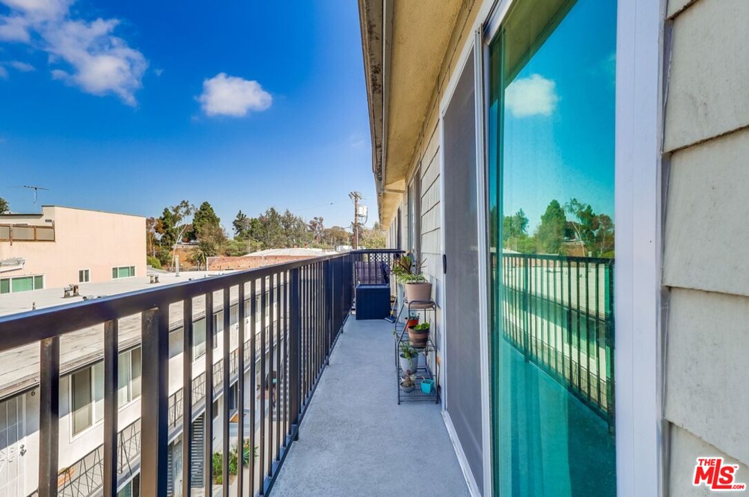 3734 South Canfield Avenue, Unit 331 Los Angeles, CA 90034 - Photo 30 of 45 a view of a balcony