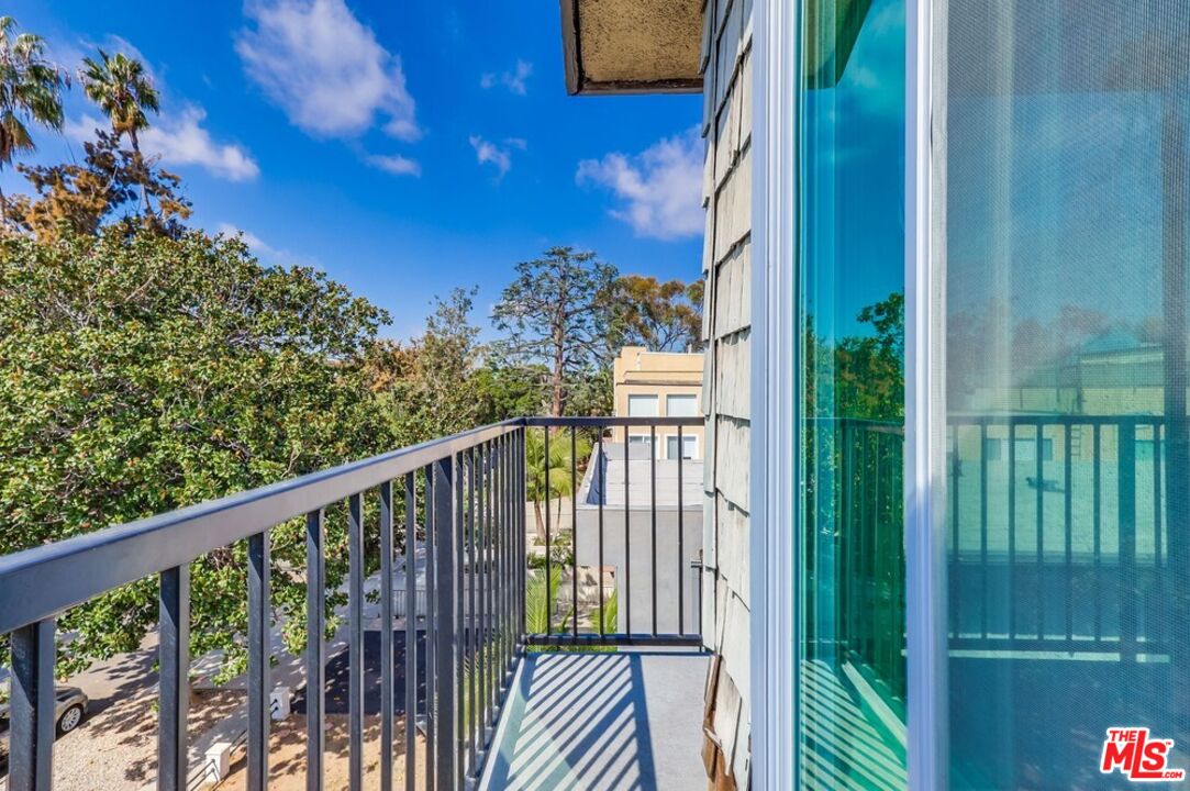 3734 South Canfield Avenue, Unit 331 Los Angeles, CA 90034 - Photo 31 of 45 a view of balcony