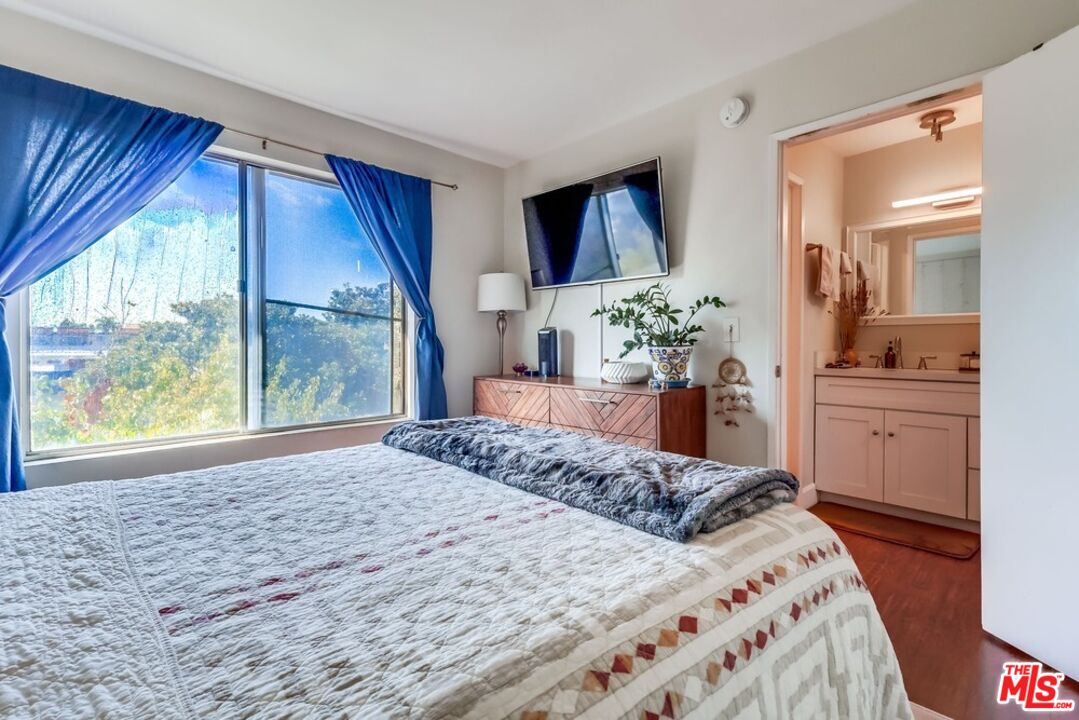 3734 South Canfield Avenue, Unit 331 Los Angeles, CA 90034 - Photo 33 of 45 a living room with a bed furniture and a window