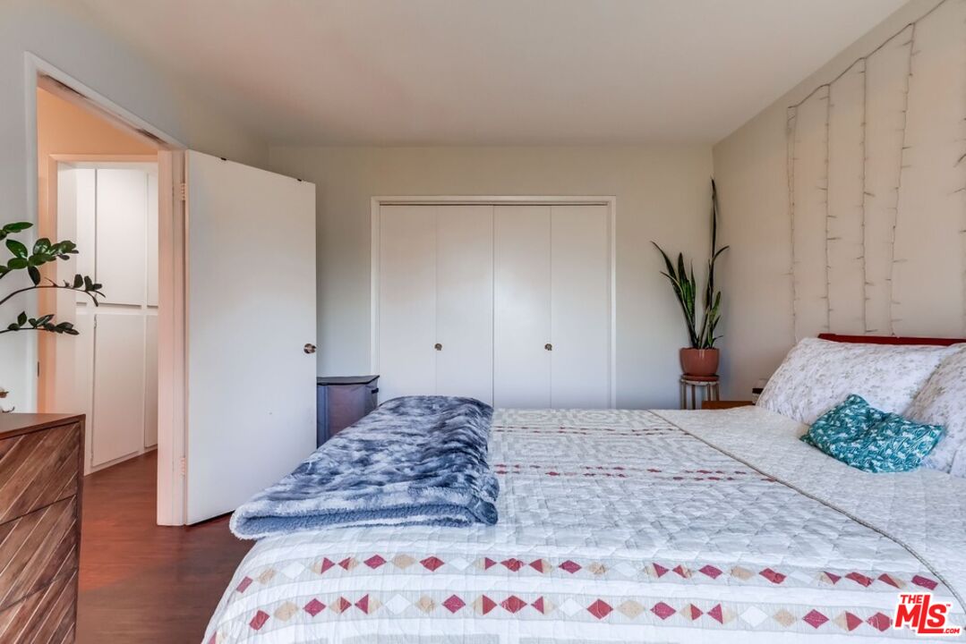 3734 South Canfield Avenue, Unit 331 Los Angeles, CA 90034 - Photo 35 of 45 a bedroom with a bed and wooden floor