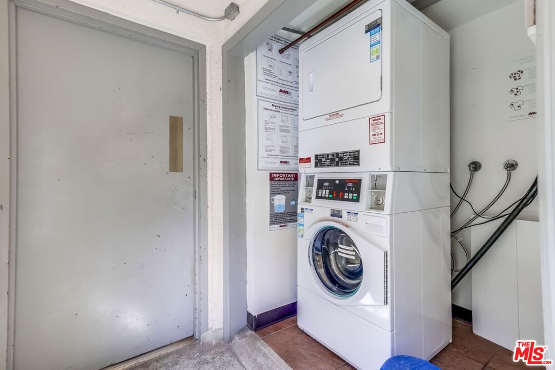 3734 South Canfield Avenue, Unit 331 Los Angeles, CA 90034 - Photo 39 of 45 a utility room with dryer and washer