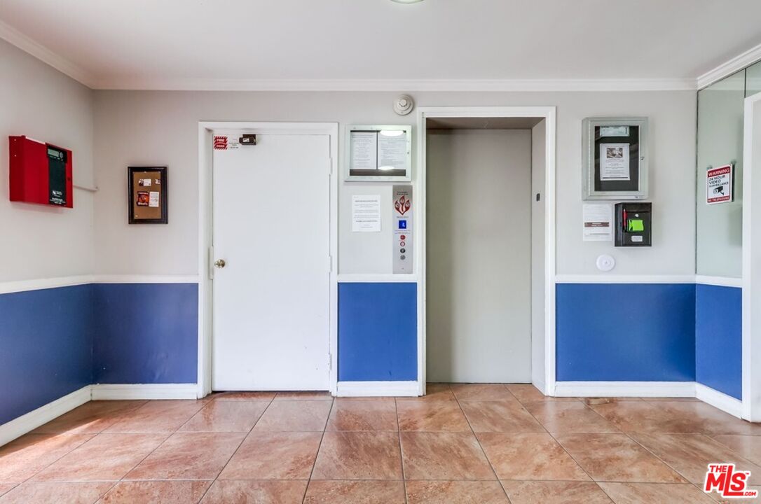 3734 South Canfield Avenue, Unit 331 Los Angeles, CA 90034 - Photo 41 of 45 a view of a livingroom with an empty space