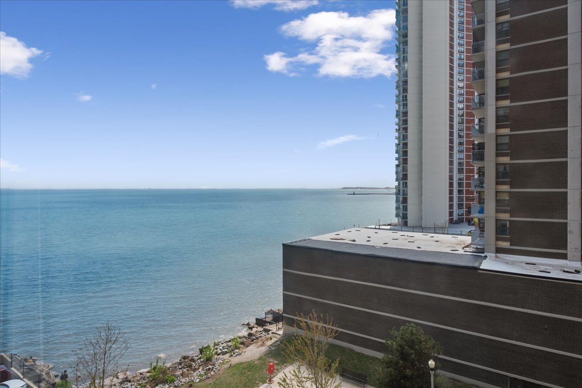 6157 North Sheridan Road, Unit 6K Chicago, IL 60660 - Photo 13 of 14