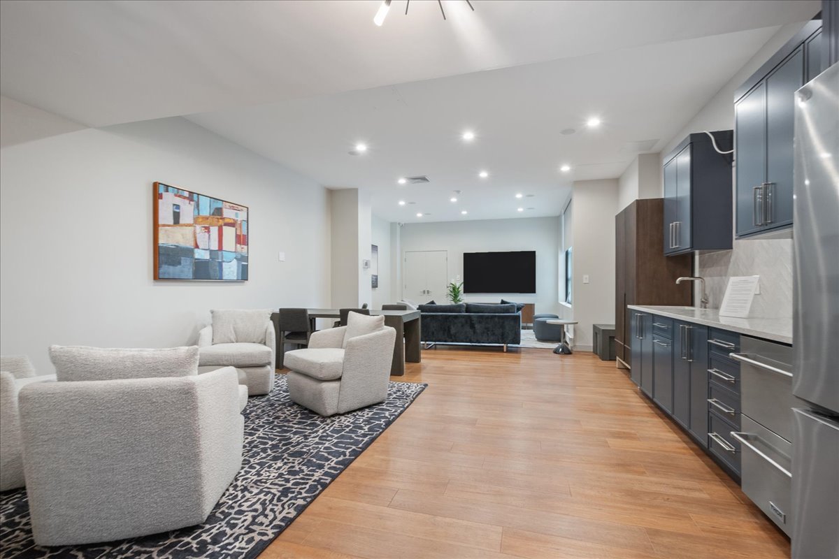 6157 North Sheridan Road, Unit 6K Chicago, IL 60660 - Photo 5 of 14