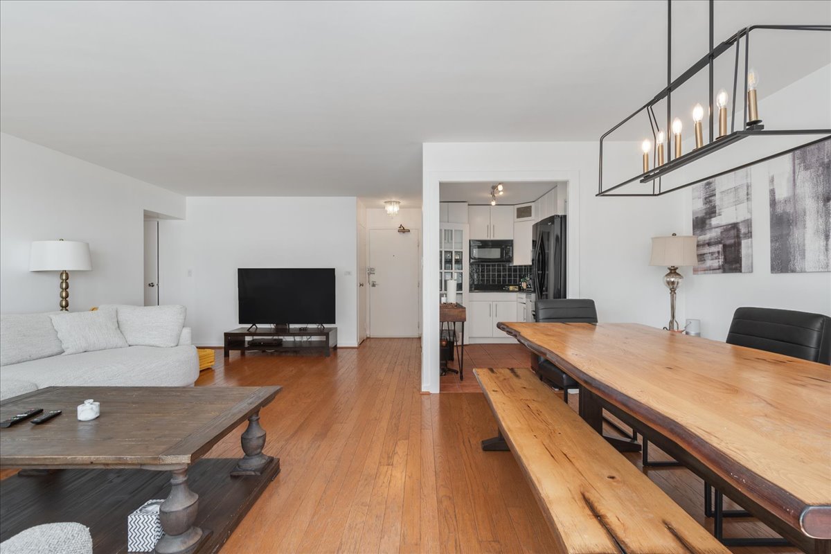 6157 North Sheridan Road, Unit 6K Chicago, IL 60660 - Photo 8 of 14