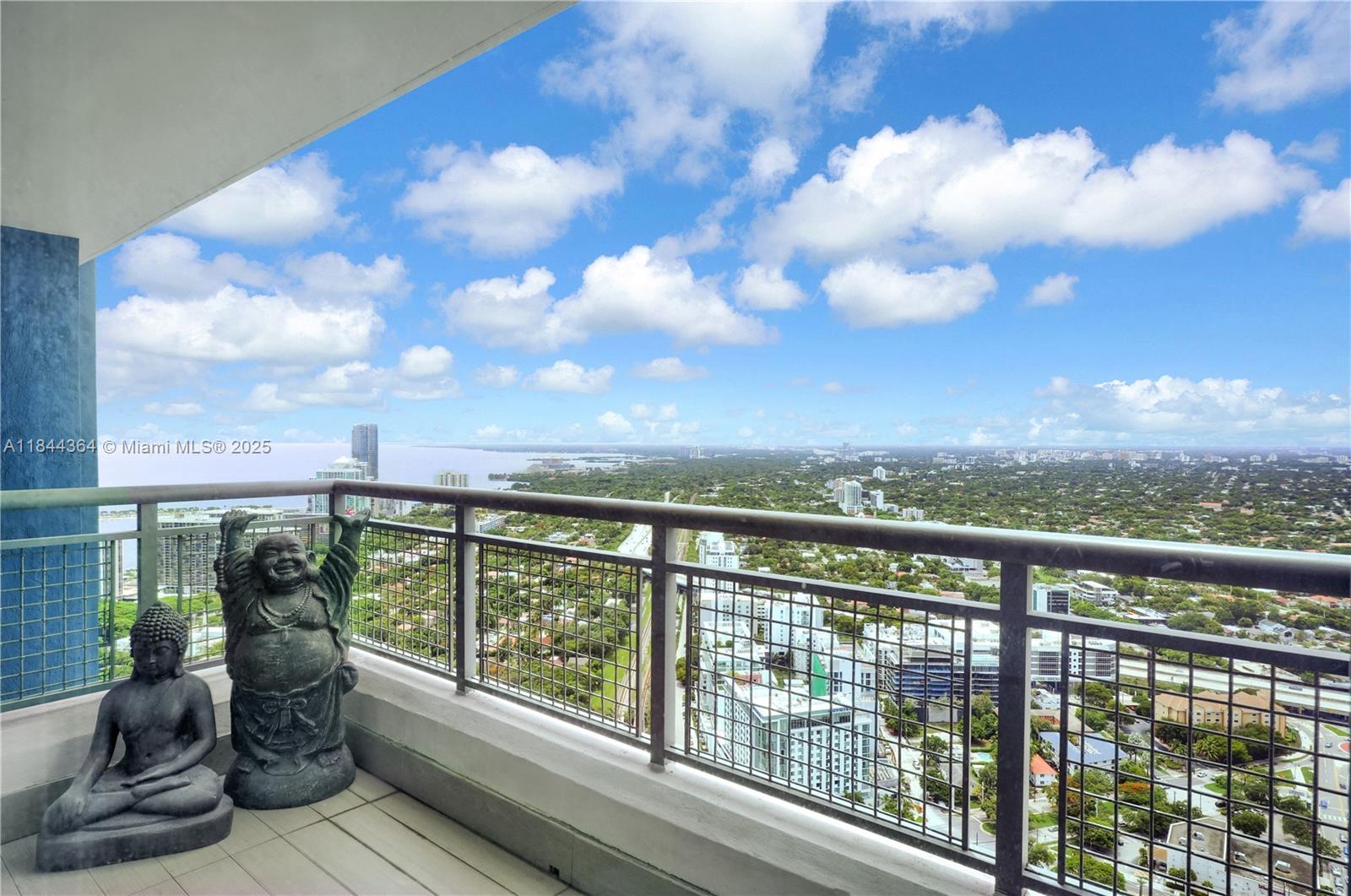 60 Southwest 13th Street, Unit 4411 Miami, FL 33130 - Photo 30 of 38 a view of city from a balcony