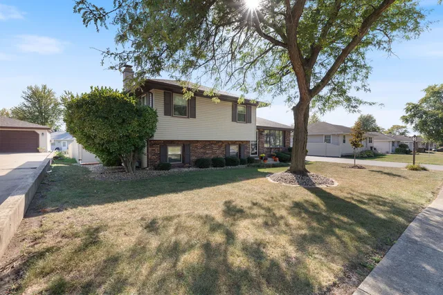 a view of a house with a yard
