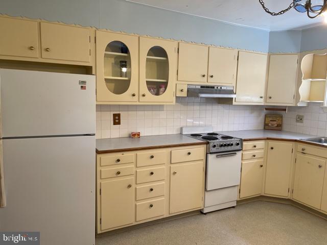 431 Fairhill Road Hatfield, PA 19440 - Photo 5 of 14 Kitchen