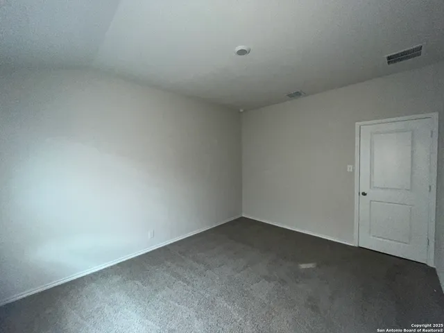 $1,895 | 324 Middle Green Loop, Floresville, TX 78114