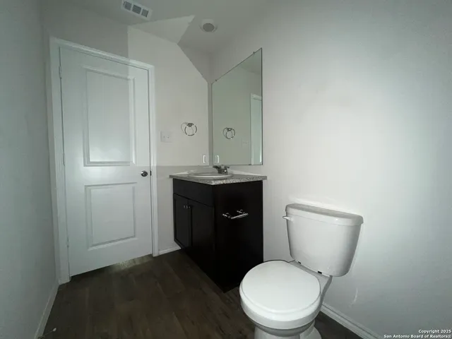 $1,895 | 324 Middle Green Loop, Floresville, TX 78114