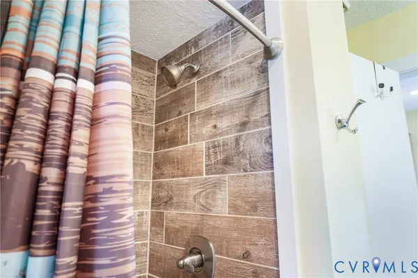 $165,000 | 1085 Bluewater Drive, Unit 208, Moneta, VA 24121