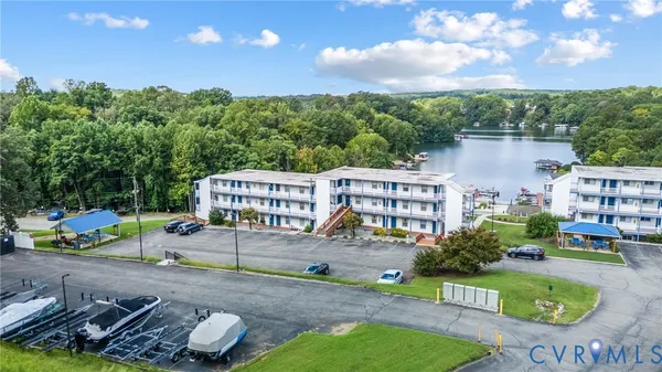 $165,000 | 1085 Bluewater Drive, Unit 208, Moneta, VA 24121