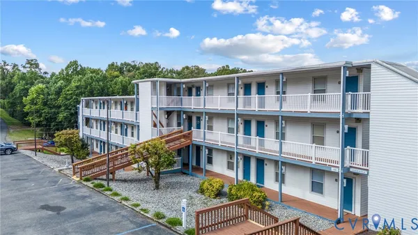 $165,000 | 1085 Bluewater Drive, Unit 208, Moneta, VA 24121