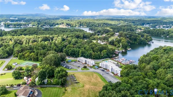 $165,000 | 1085 Bluewater Drive, Unit 208, Moneta, VA 24121