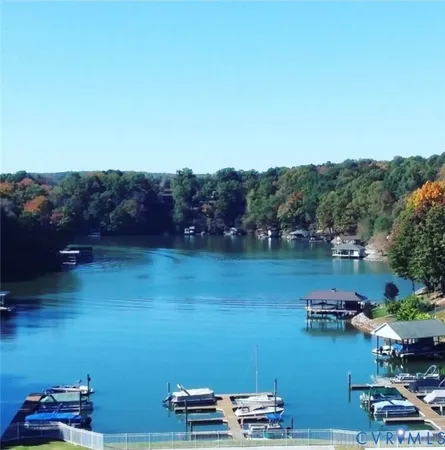 $165,000 | 1085 Bluewater Drive, Unit 208, Moneta, VA 24121