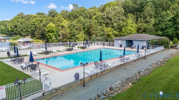 $165,000 | 1085 Bluewater Drive, Unit 208, Moneta, VA 24121