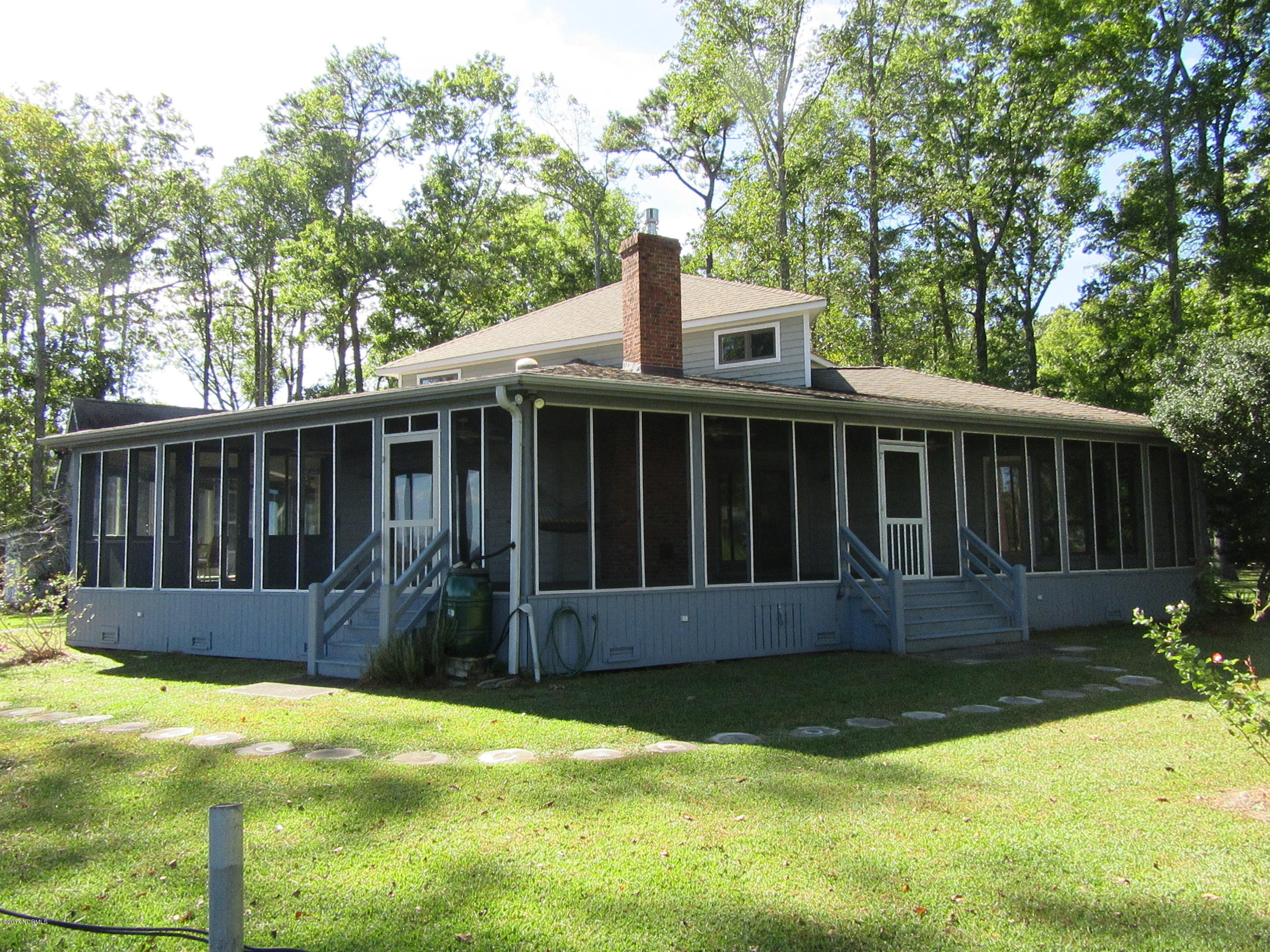 983 Hardison Lee Farm Road Arapahoe, NC 28510 - Photo 4 of 12 House - East Side