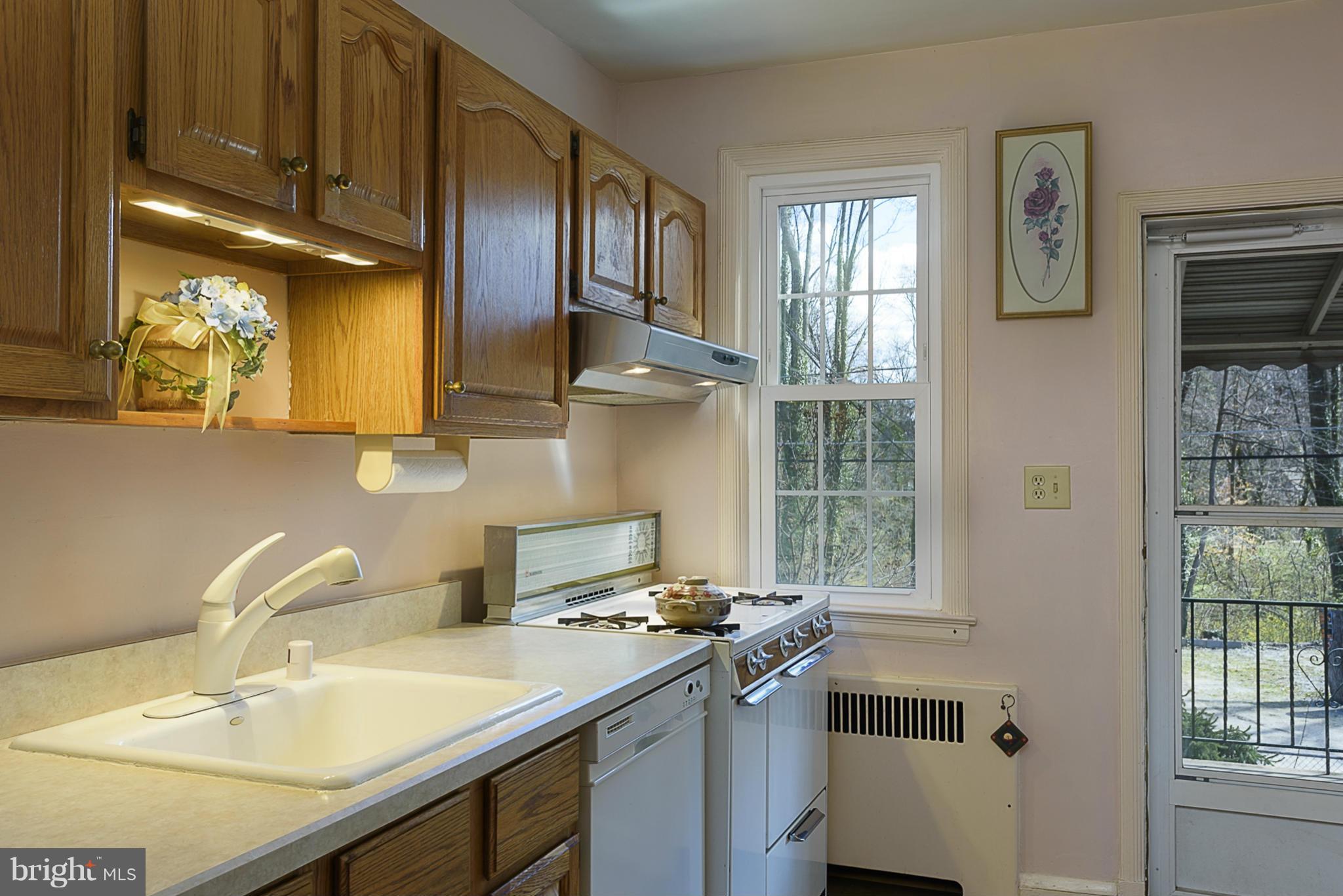24 Somerset Road Catonsville, MD 21228 - Photo 11 of 29 KITCHEN
