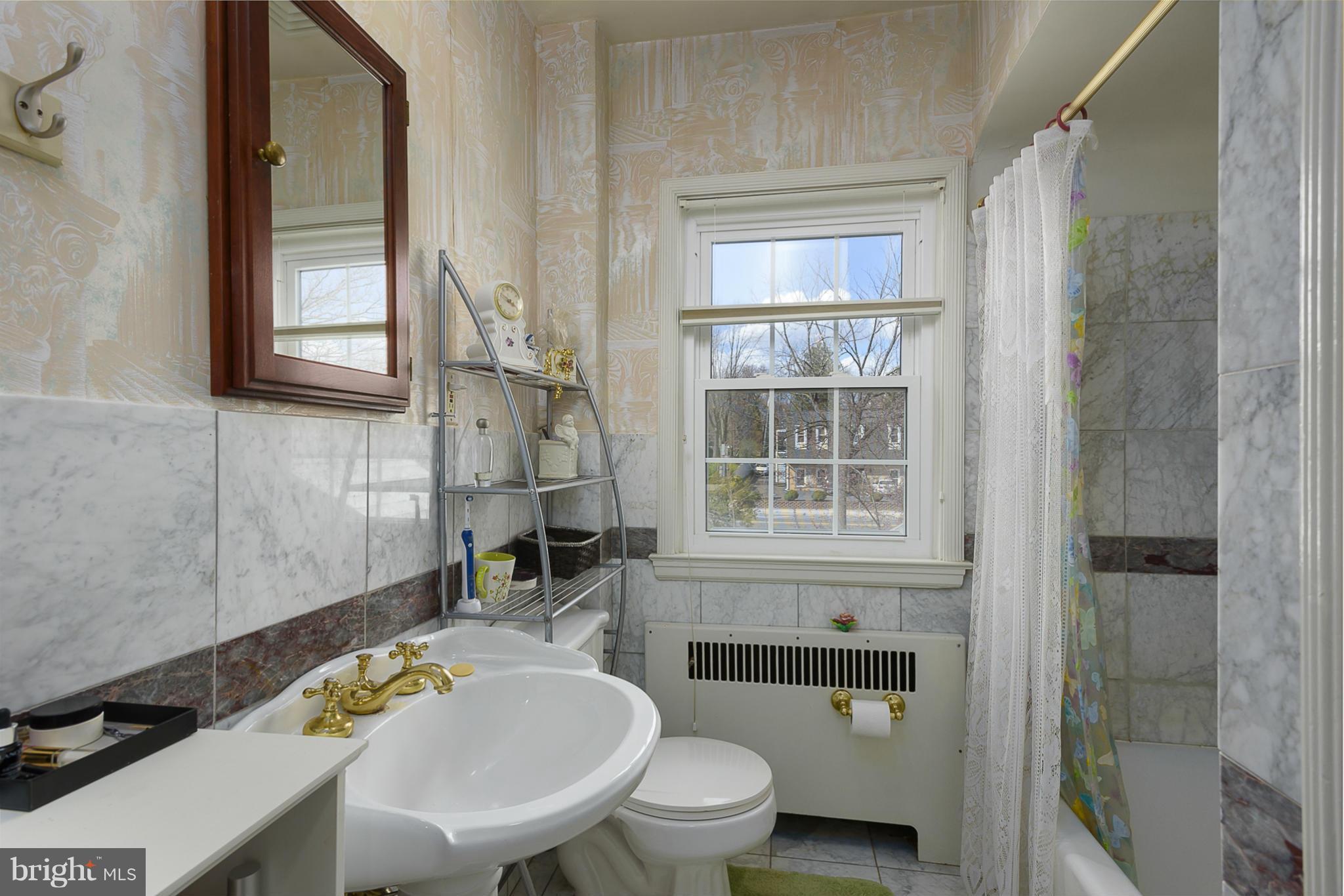 24 Somerset Road Catonsville, MD 21228 - Photo 15 of 29 BATHROOM 1