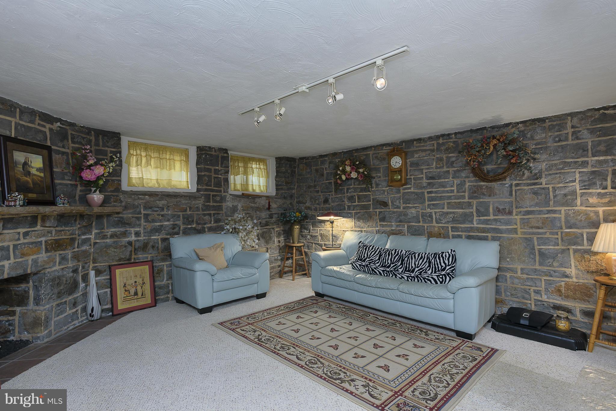 24 Somerset Road Catonsville, MD 21228 - Photo 17 of 29 FAMILY ROOM