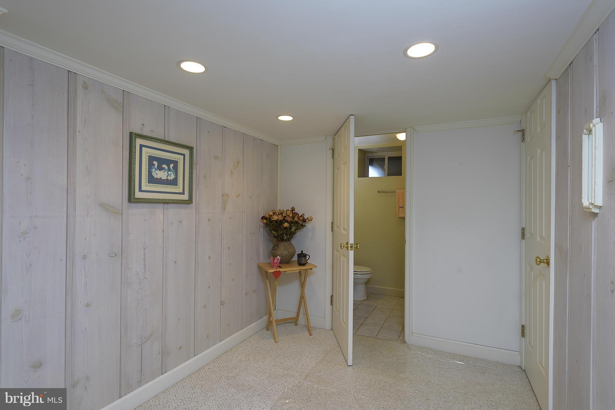 24 Somerset Road Catonsville, MD 21228 - Photo 19 of 29 FAMILY ROOM