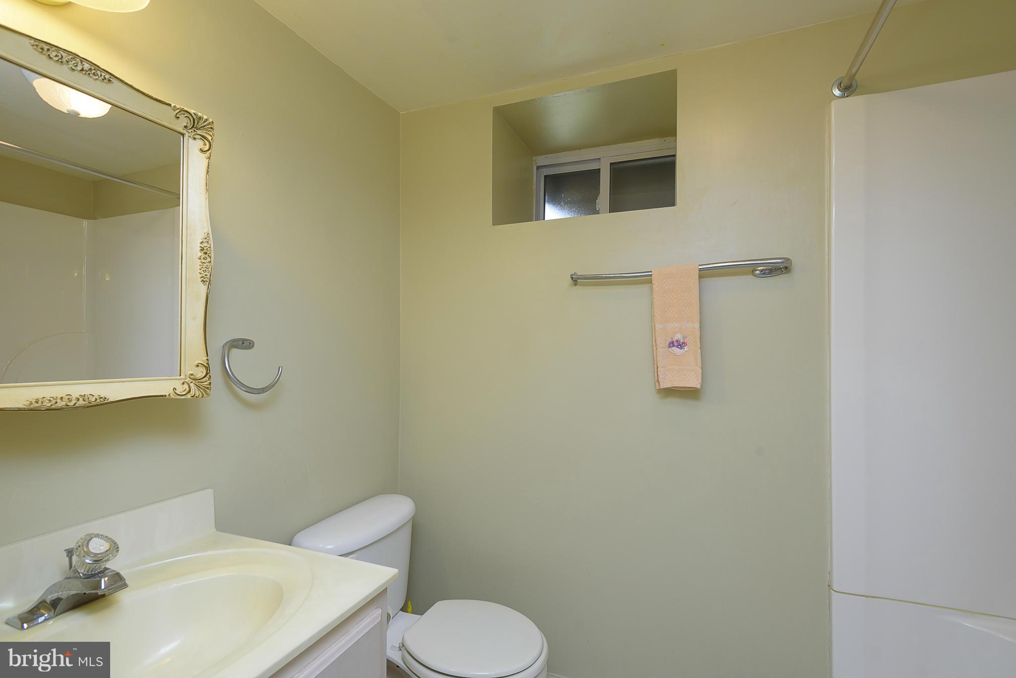 24 Somerset Road Catonsville, MD 21228 - Photo 20 of 29 BATHROOM 2